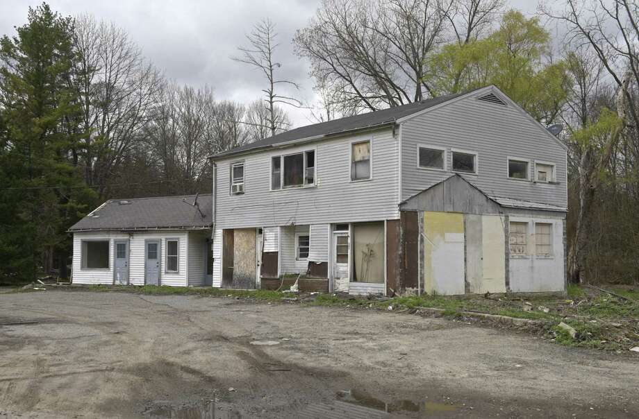 20 Station Road, in Brookfield, Conn, is the site of a former dry cleaning business. Monday, April 30, 2018. Photo: H John Voorhees III / Hearst Connecticut Media / The News-Times