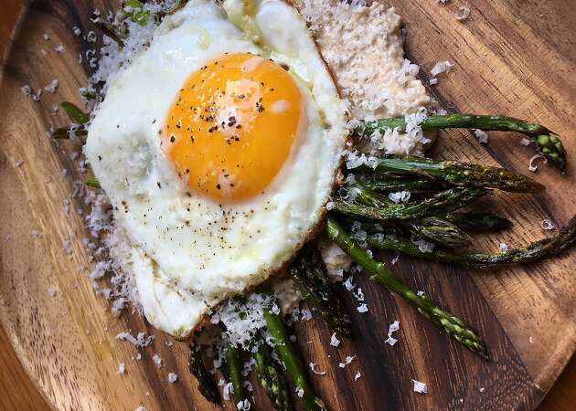 Repertoire: Asparagus With Walnut Crema and Fried Eggs