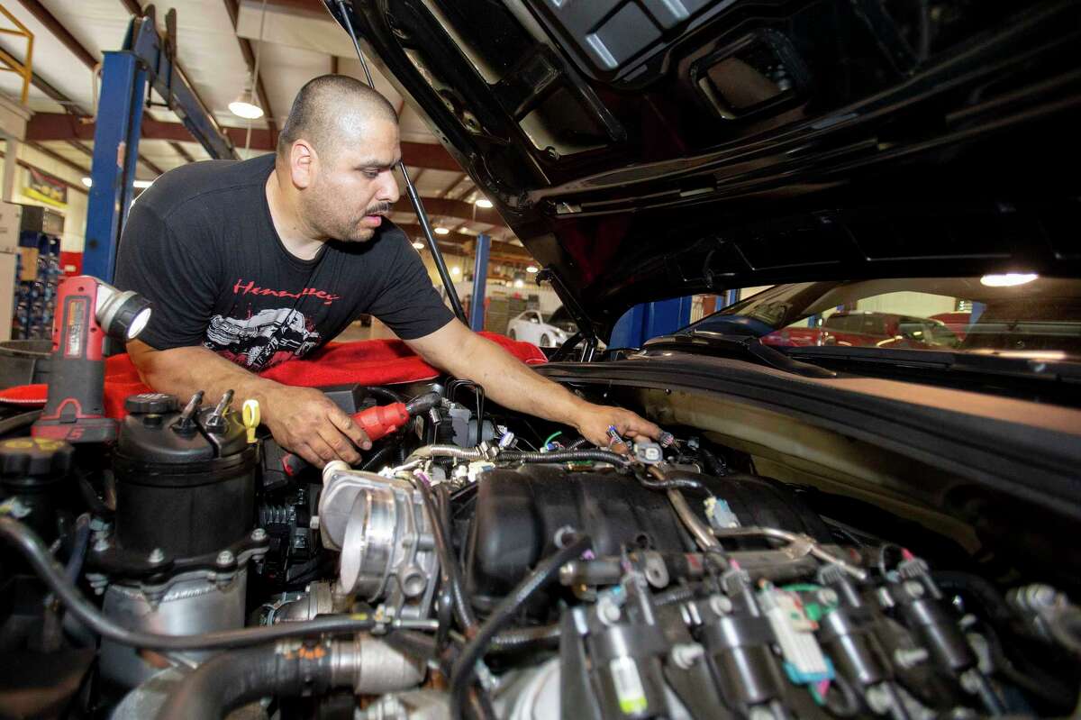 Soupedup Hennessey Lincoln Navigator goes to the front of the school
