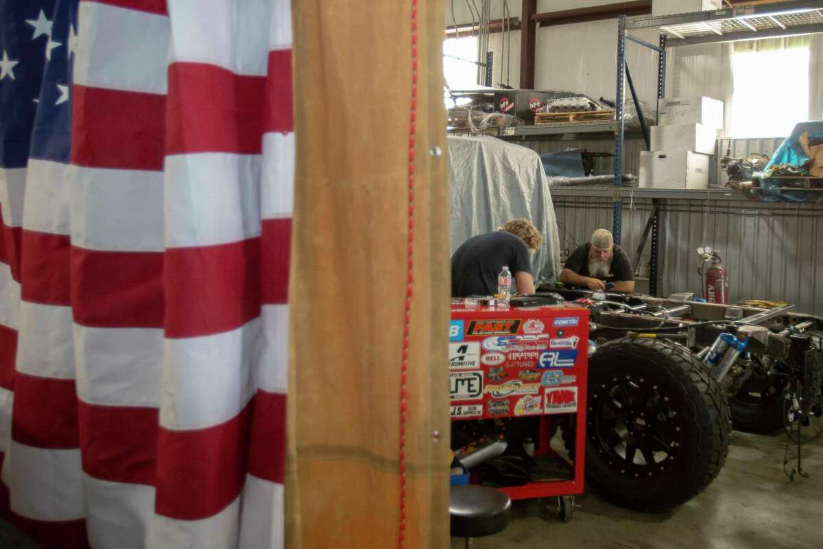 Soupedup Hennessey Lincoln Navigator goes to the front of the school