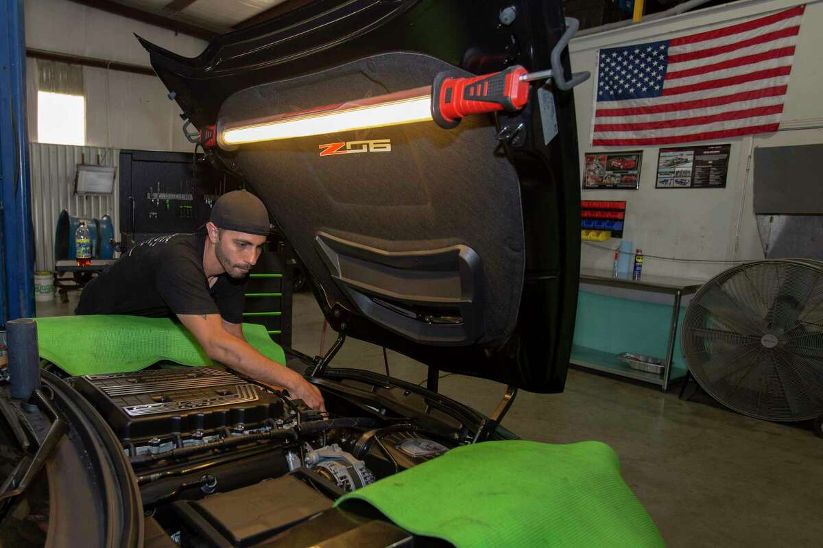 Soupedup Hennessey Lincoln Navigator goes to the front of the school