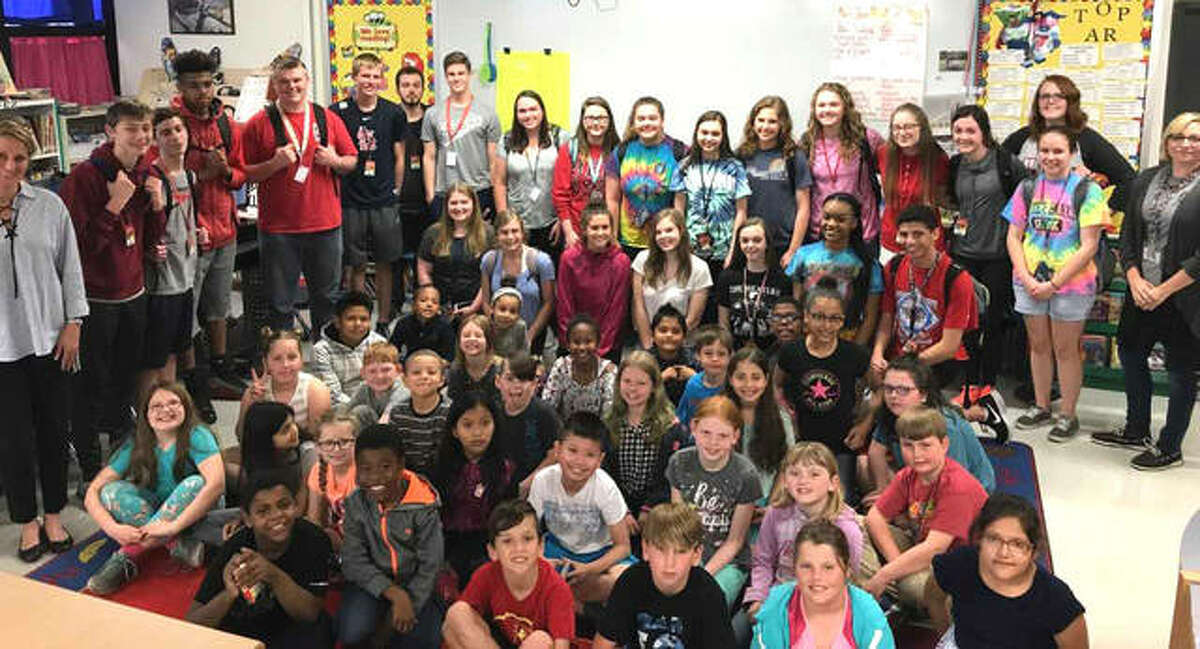 ‘Palling’ around Alton High School, West Elementary students mix