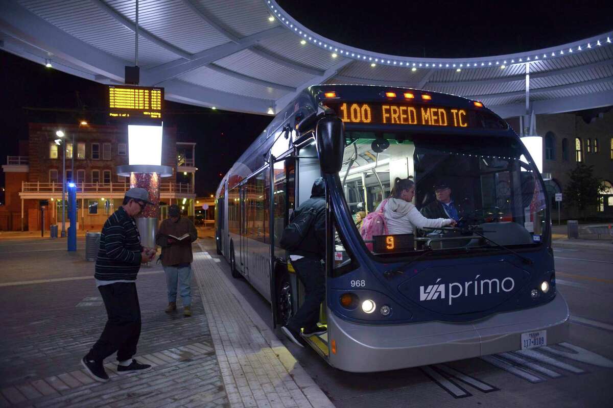 Riders climb aboard a VIA Primo bus back in 2015. We like the compromise between Mayor Ron Nirenberg and VIA Metropolitan Transit to meld workforce development and transit for a future sales tax vote.