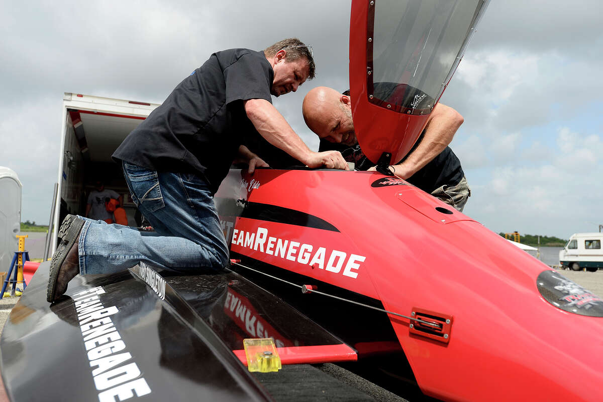 62yearold thrill seeker taking first shot at RiverFest boat racing