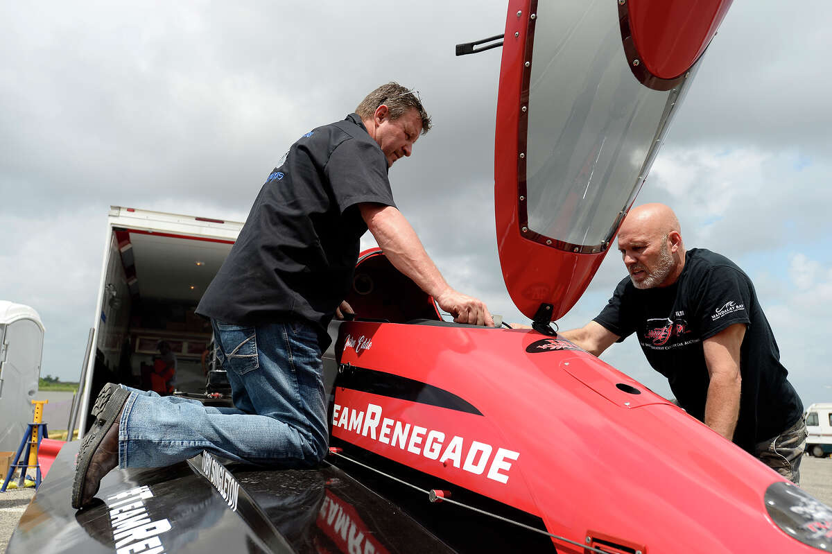 62yearold thrill seeker taking first shot at RiverFest boat racing