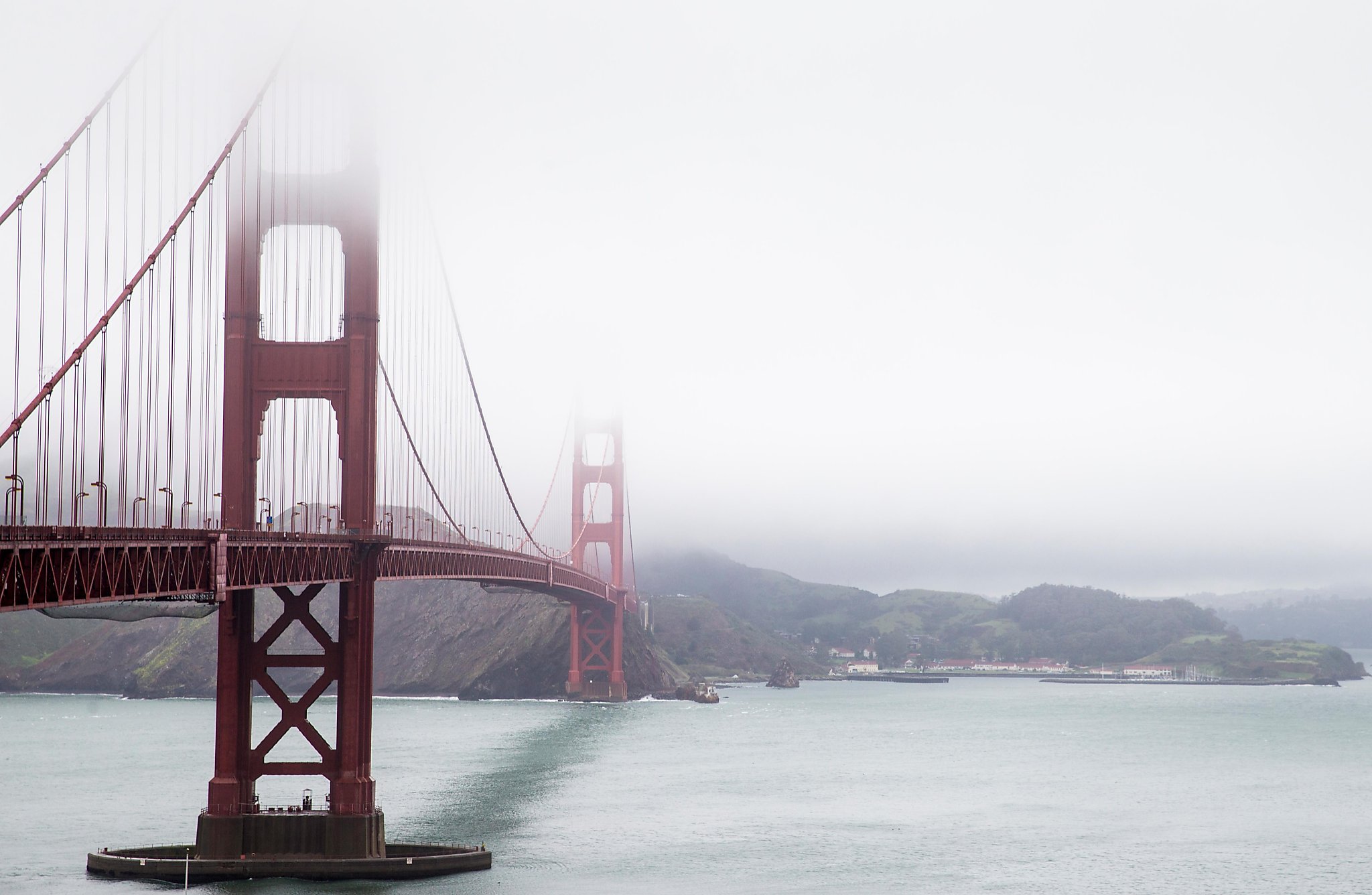 Dense Fog Spurs Traffic Advisory On Golden Gate Bridge Dense Fog Spurs Traffic Advisory On Golden Gate Bridge
