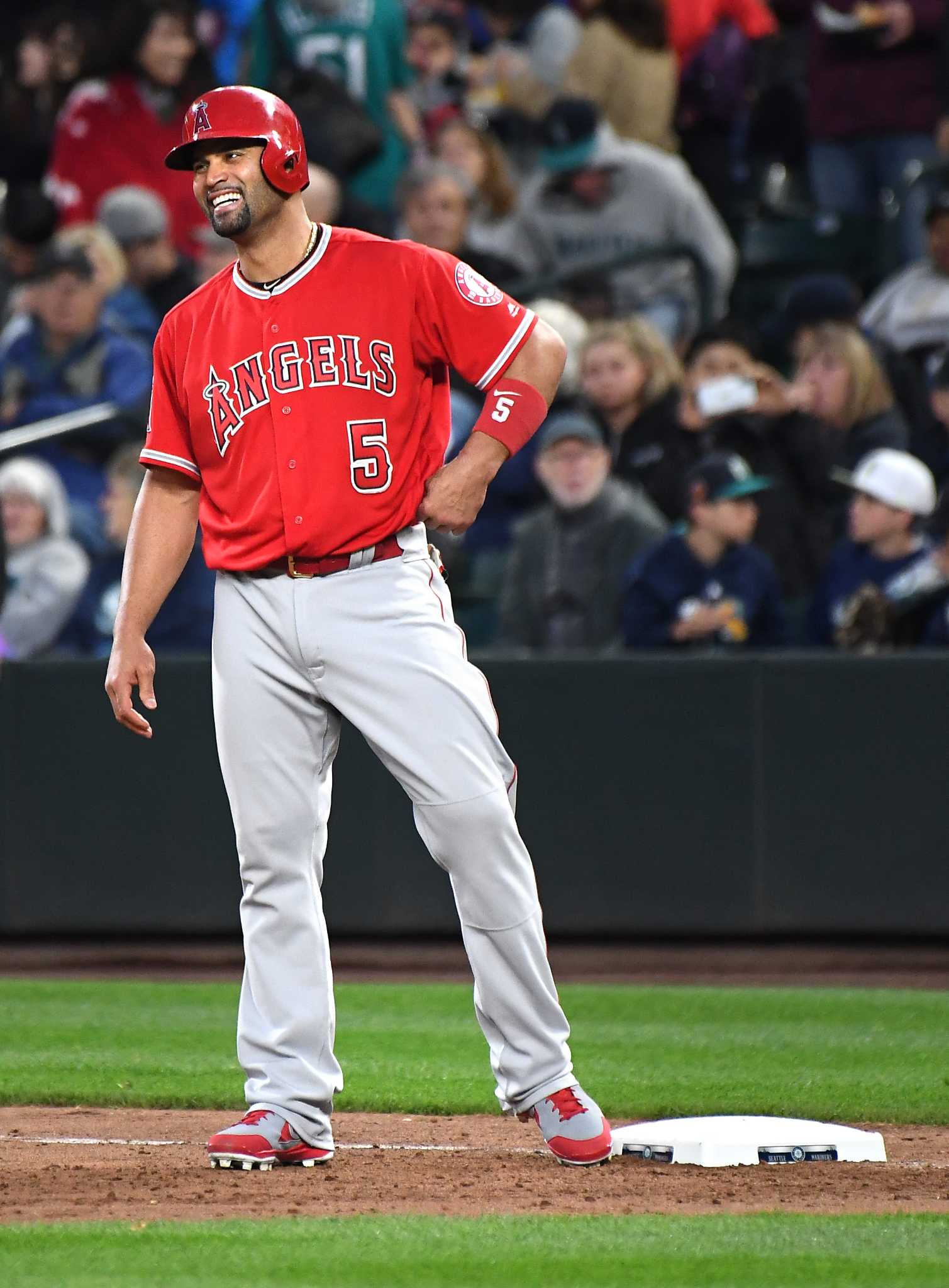 Albert Pujols likely out for season after left knee surgery