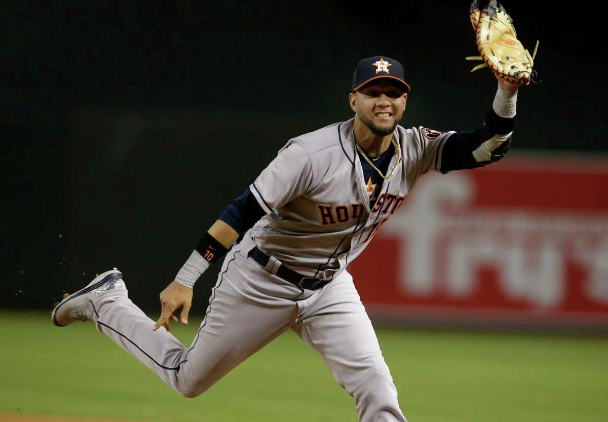 Astros' Yuli Gurriel Showing Adept Ability To Scoop At First Base