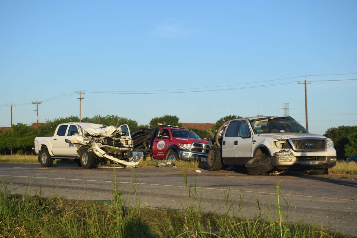 Multivehicle crash backs traffic up for miles on Loop