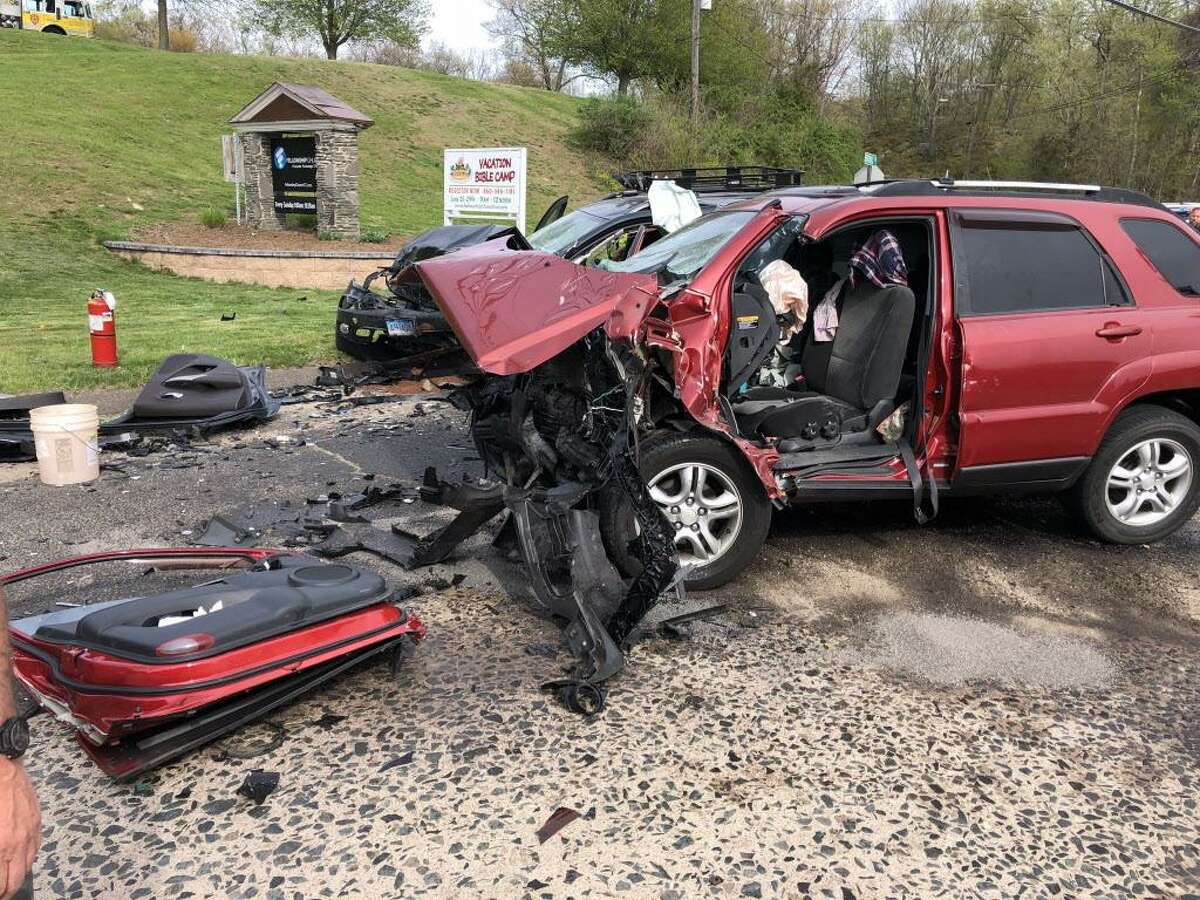 2 seriously injured, 1 airlifted after headon crash in Middletown