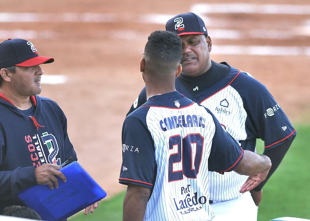 Sitting at 15-24 and 5 1/2 games out of the playoffs with 17 to go in the LMB’s first of two playoffs in 2018, the Tecolotes Dos Laredos replaced manager Eddy Castro, right, Monday for former Cuidad del Carmen and Monterrey manager and 10-year MLB veteran Felix Fermin.