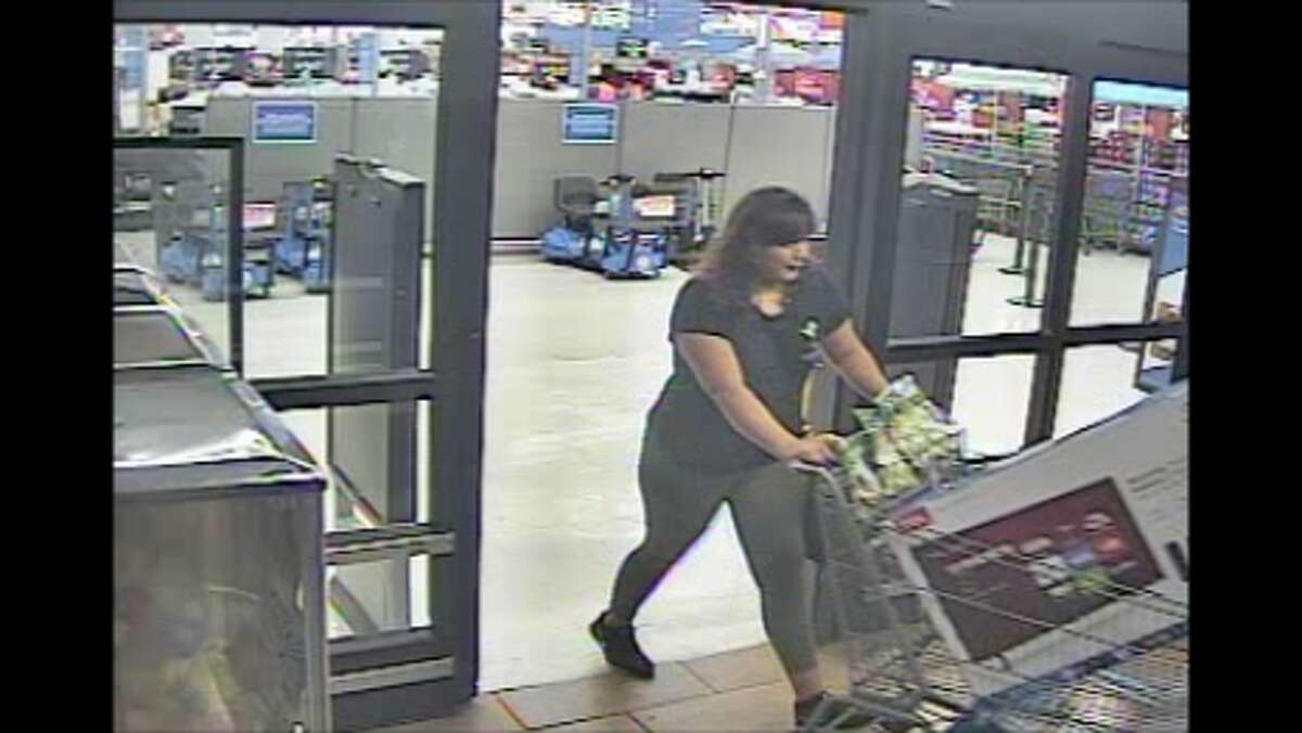 Lpd Woman Caught On Camera Stealing 4 Tvs From Local Store 2923