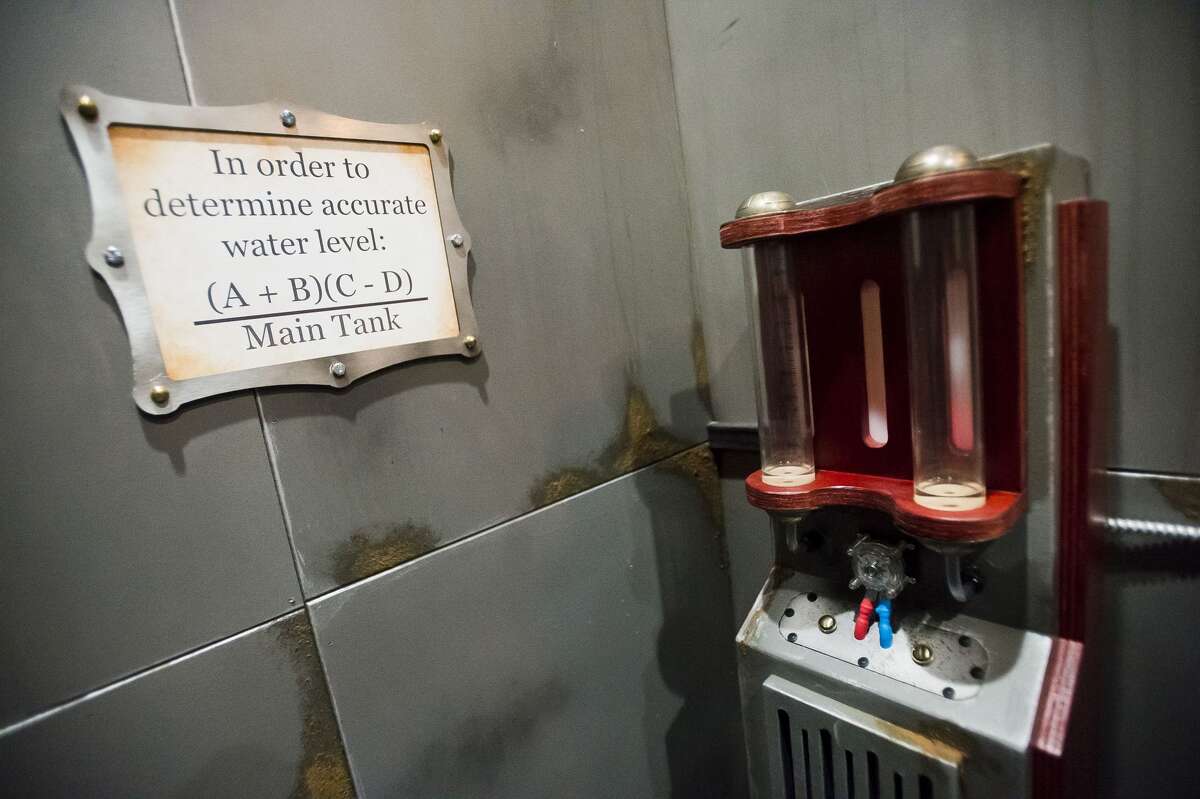 Valley Lanes adds escape rooms, virtual reality sim