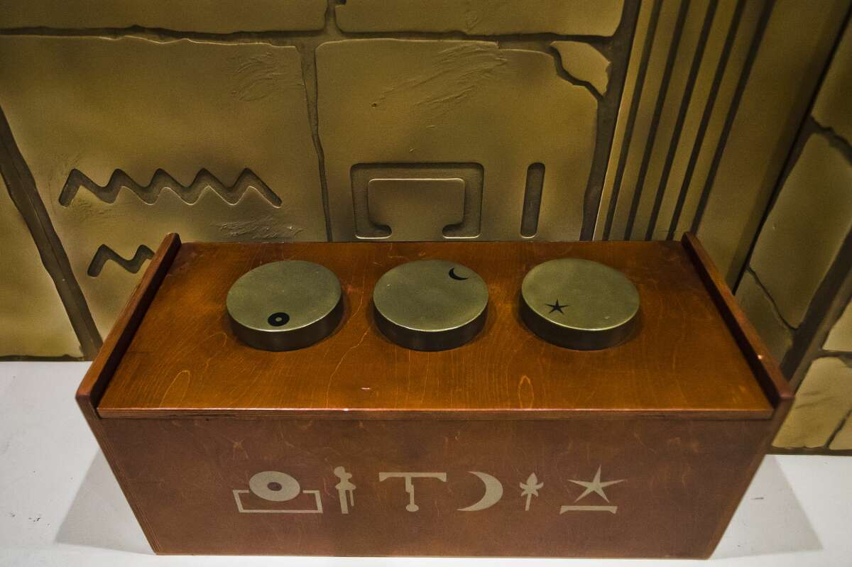 Valley Lanes adds escape rooms, virtual reality sim