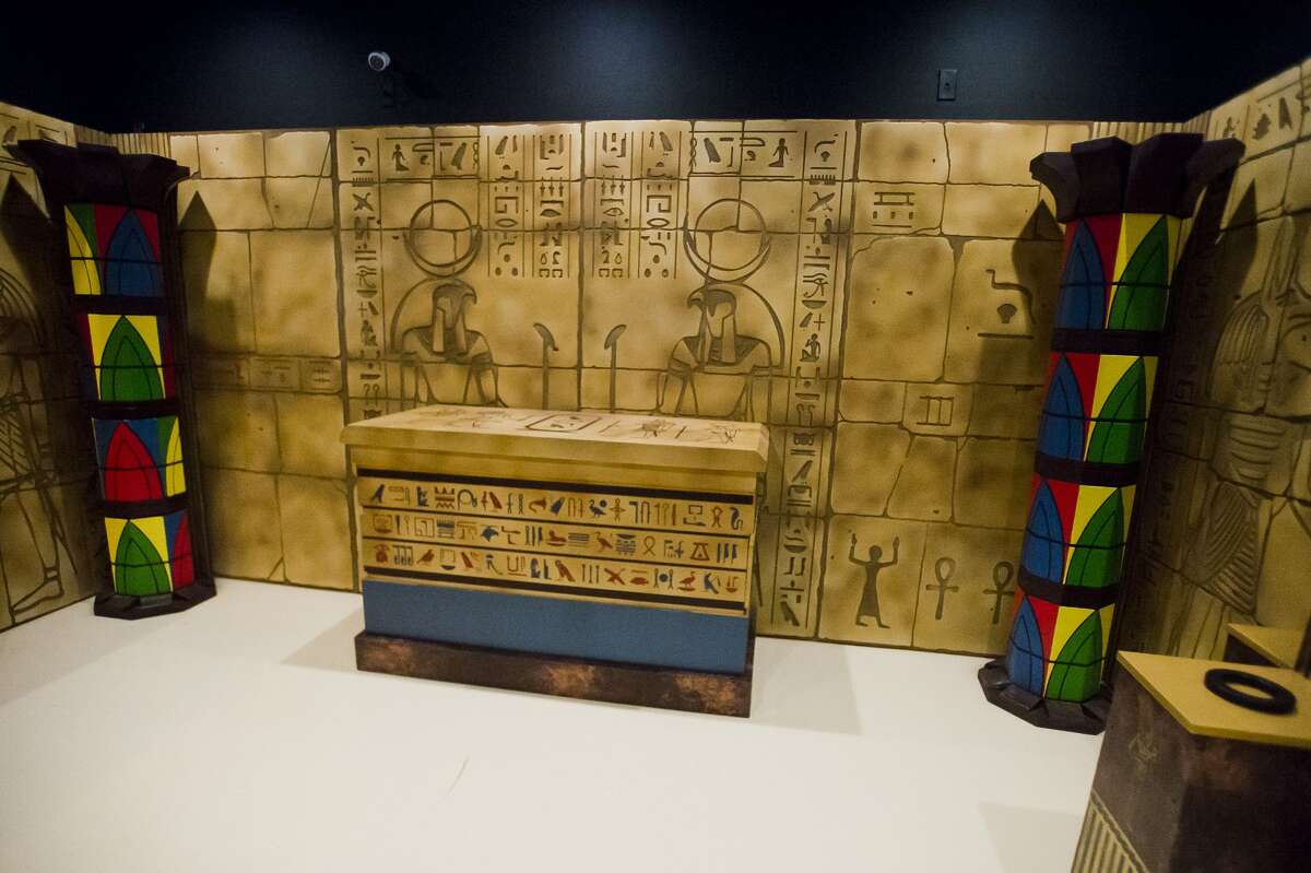 Valley Lanes adds escape rooms, virtual reality sim