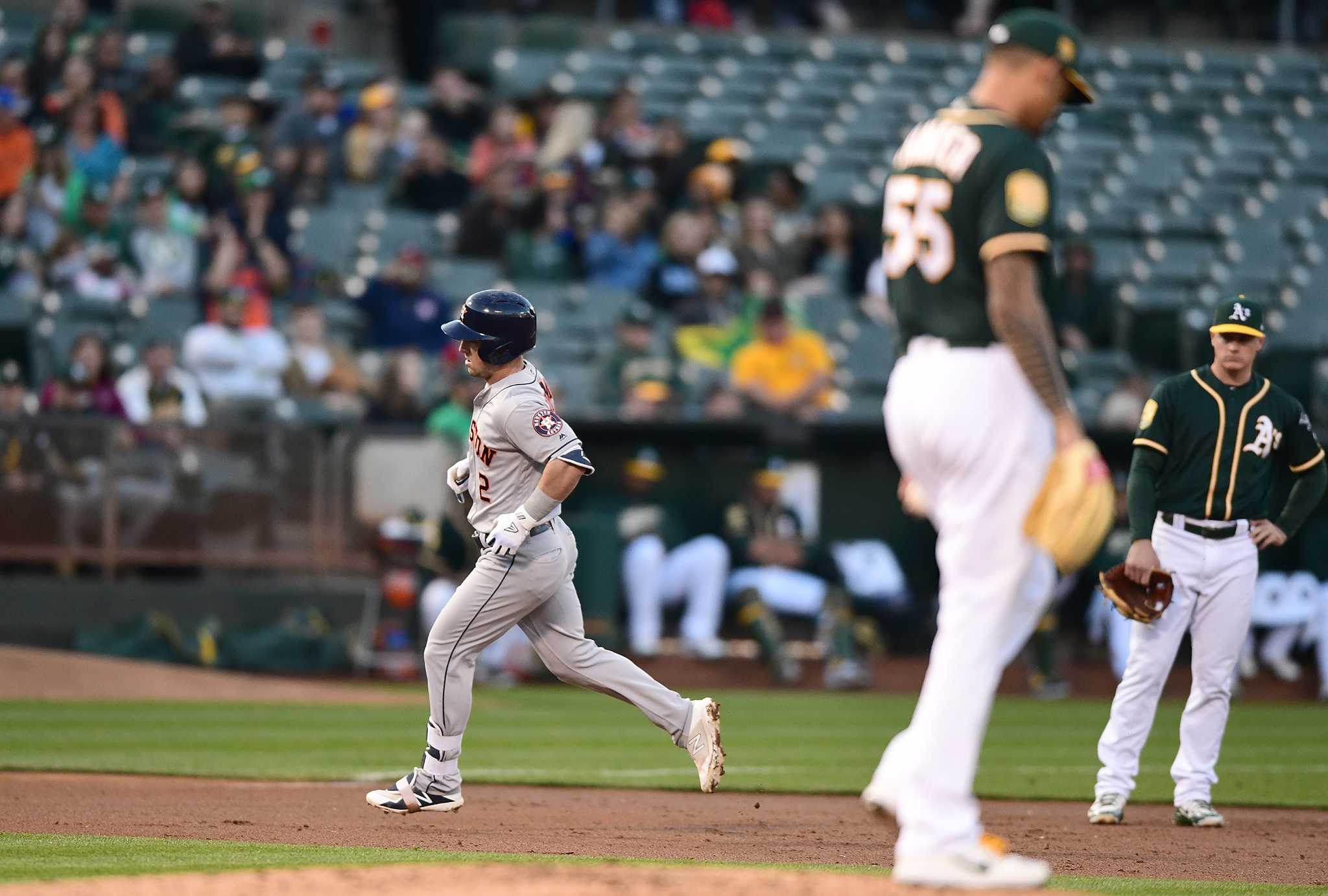 Marwin Gonzalez heckled in Oakland, just because you're not in Houston  doesn't mean you get off for free you scumbag! : r/baseball