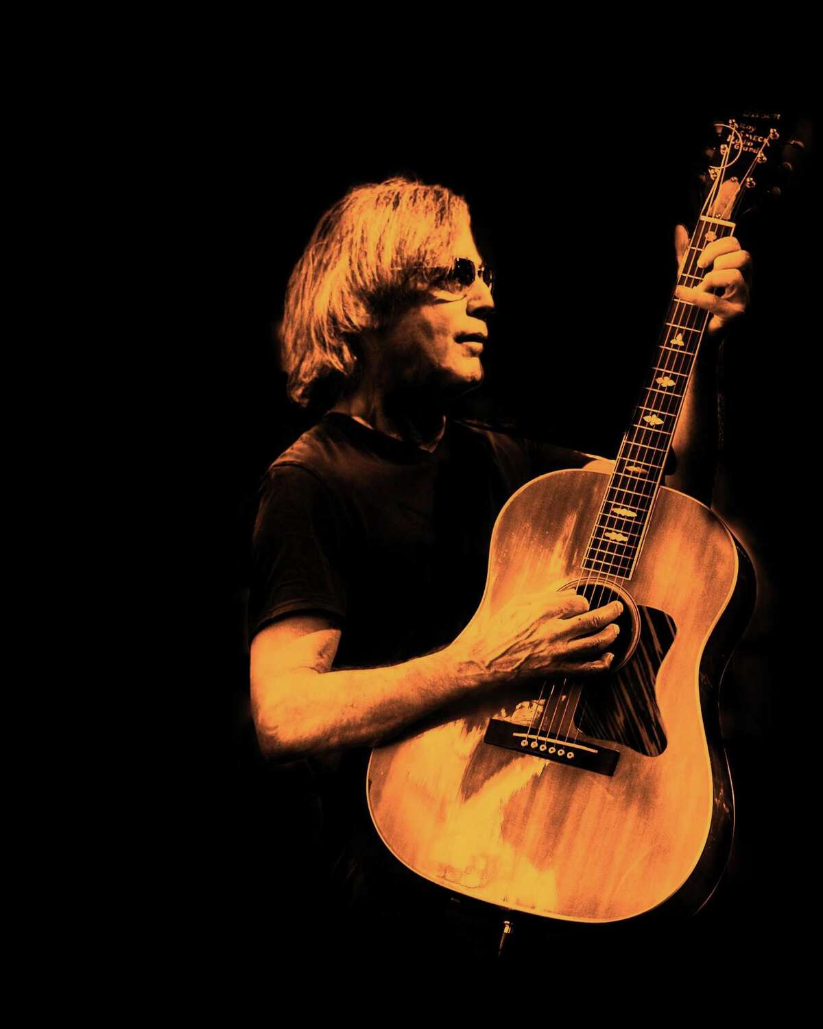 Jackson Browne performs at Toyota Oakdale Theatre in Wallingford on May 10.