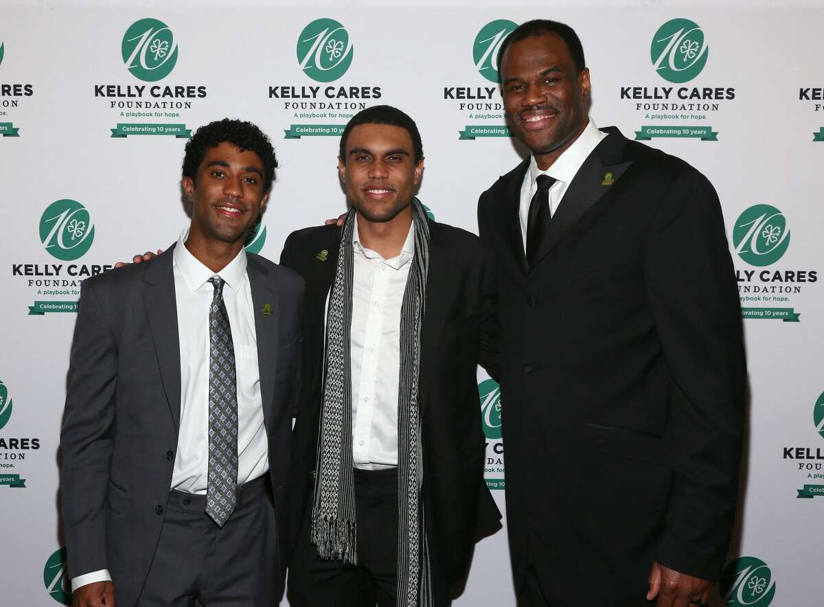 NBA Hall of Famer David Robinson, right, is pictured with his sons, David Jr., left and Corey, center, before being honored at the Kelly Cares Foundation's Irish Eyes Gala on Monday, May 7, 2018, in New York. Celebrating its 10th year, the Kelly Cares Foundation has donated more than $4.2 million to support health and education initiatives around the world. (Photo by Stuart Ramson/Invision for Kelly Cares Foundation/AP Images)