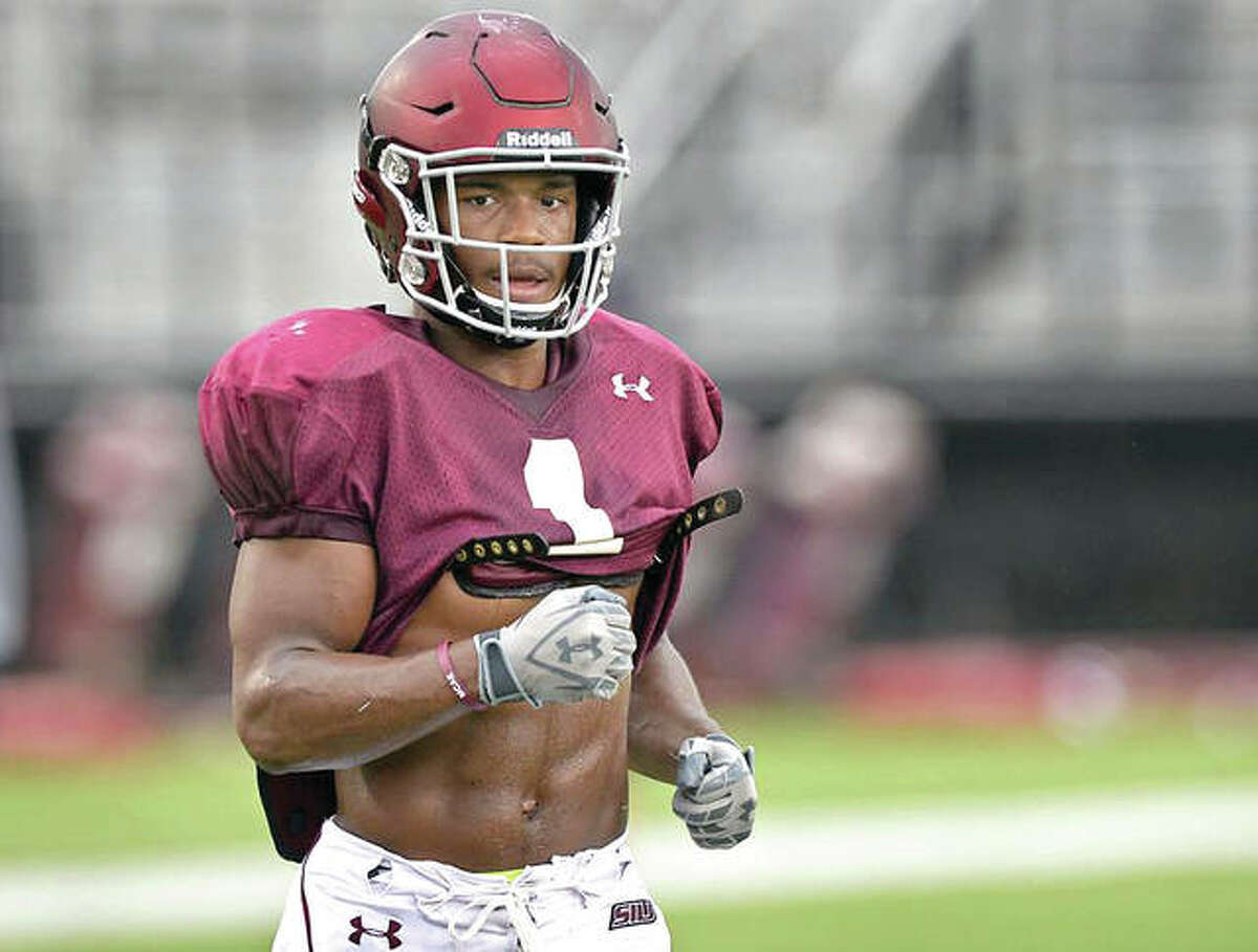 Defensive back and 2014 Edwardsville High grad Craig James, who played at SIU Carbondale and before that the University of Minnesota, signed a three-year contract Wednesday with the Minnesota Vikings.