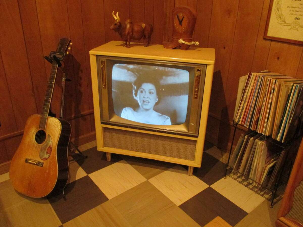 Artifacts from the musician’s home add personal touches to the Patsy Cline Museum in Nashville.