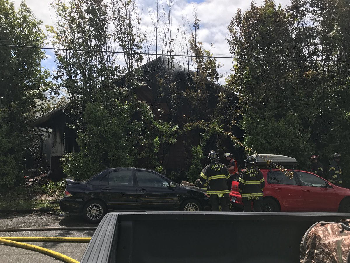 Sheriff: Man in W. Seattle stand-off, house fire killed himself