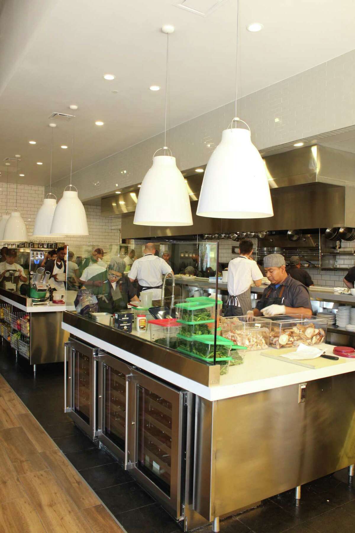 Healthy menu eatery True Food Kitchen to open May 16 in The Woodlands