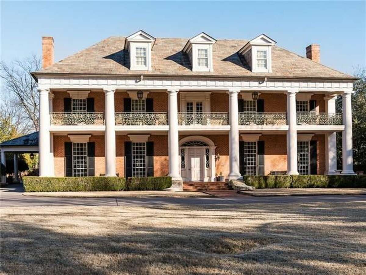 The whimsical $9.1 million mansion that once belonged to former Texas First Lady. Rita Crocker Clements honors its Lone Star roots.