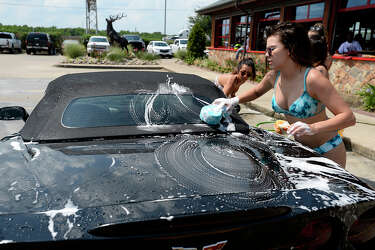 Photos Twin Peaks Car Wash Raises Money For Military Charity