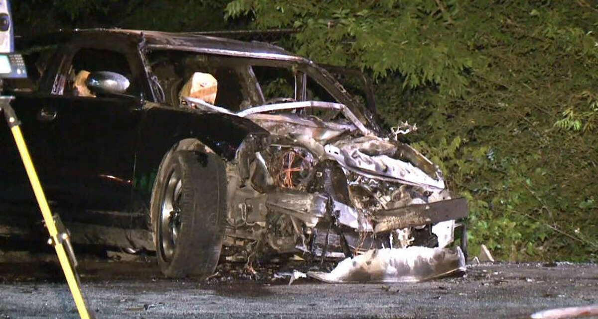 Man dies after car catches fire in south Houston wreck