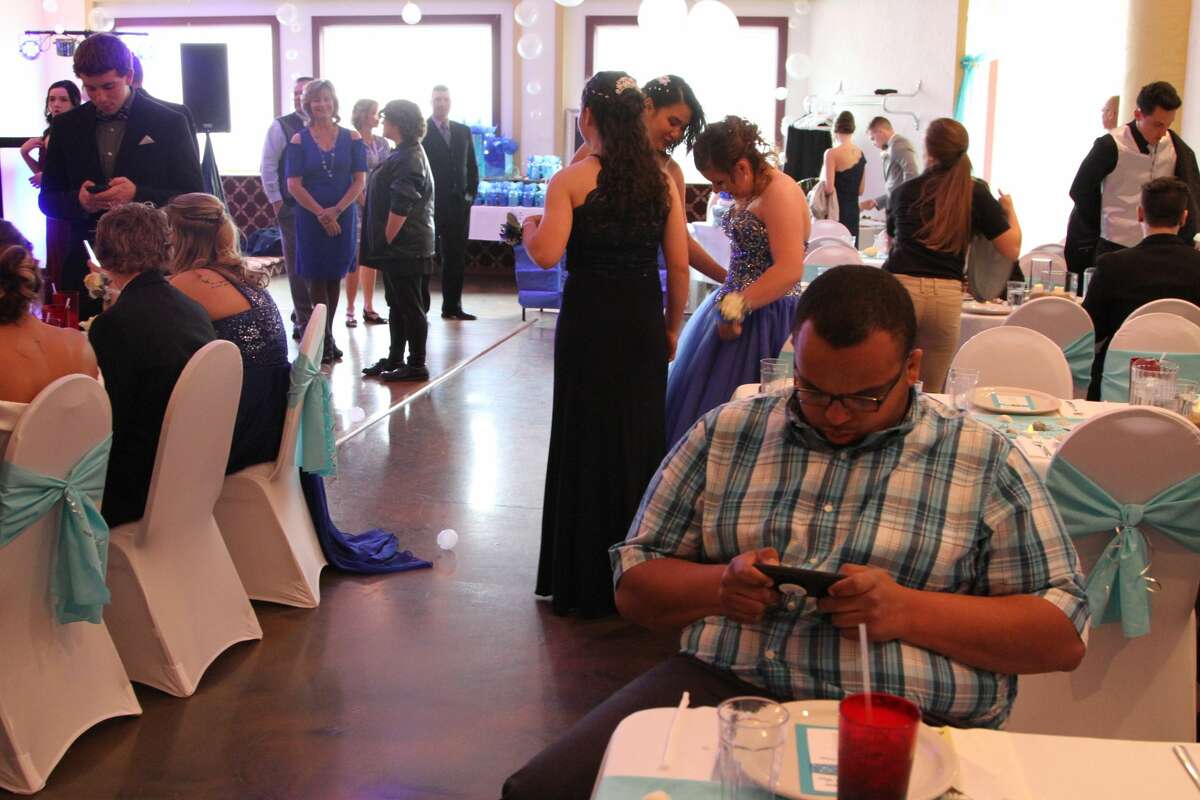 Laker students dazzle at prom