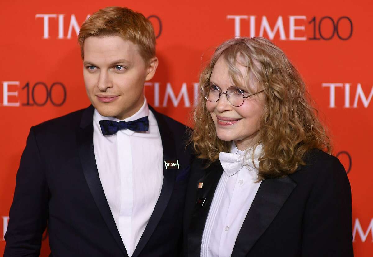 TOPSHOT - Ronan Farrow and Mia Farrow attend the TIME 100 Gala celebrating its annual list of the 100 Most Influential People In The World at Frederick P. Rose Hall, Jazz at Lincoln Center on April 24, 2018 in New York City. / AFP PHOTO / ANGELA WEISSANGELA WEISS/AFP/Getty Images