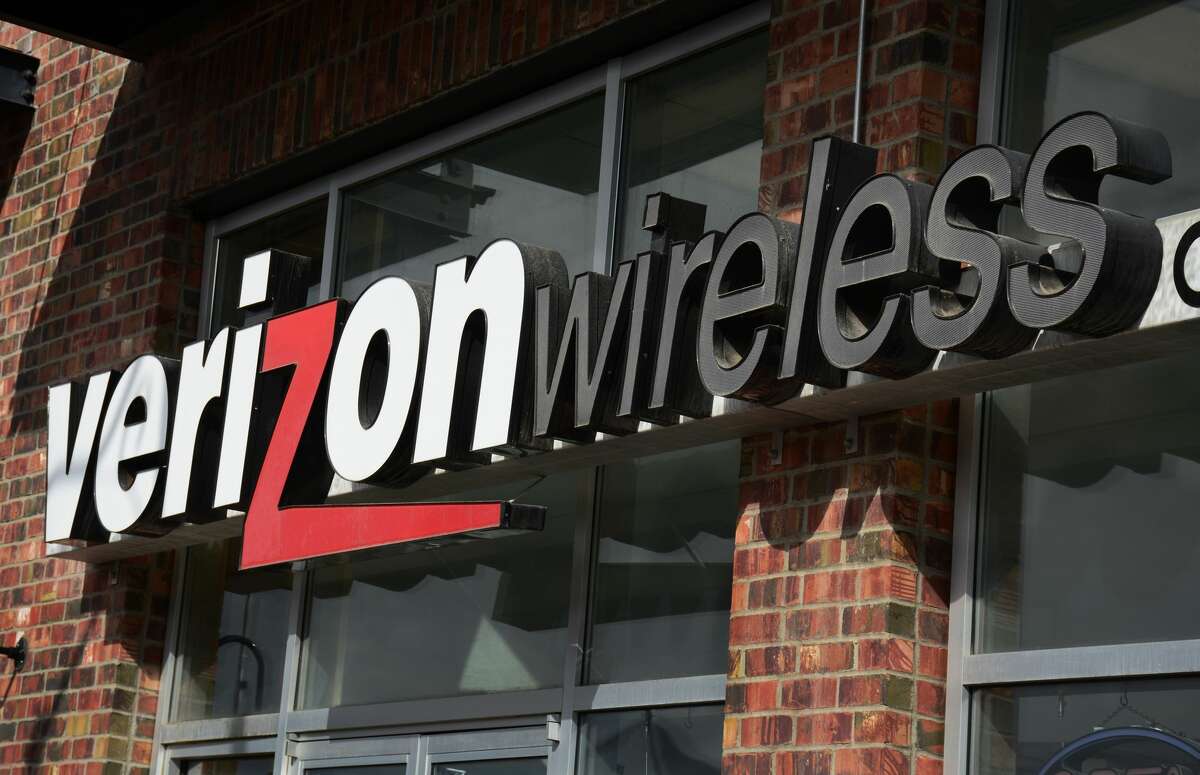 California woman allegedly pees on floor of Verizon store after being ...