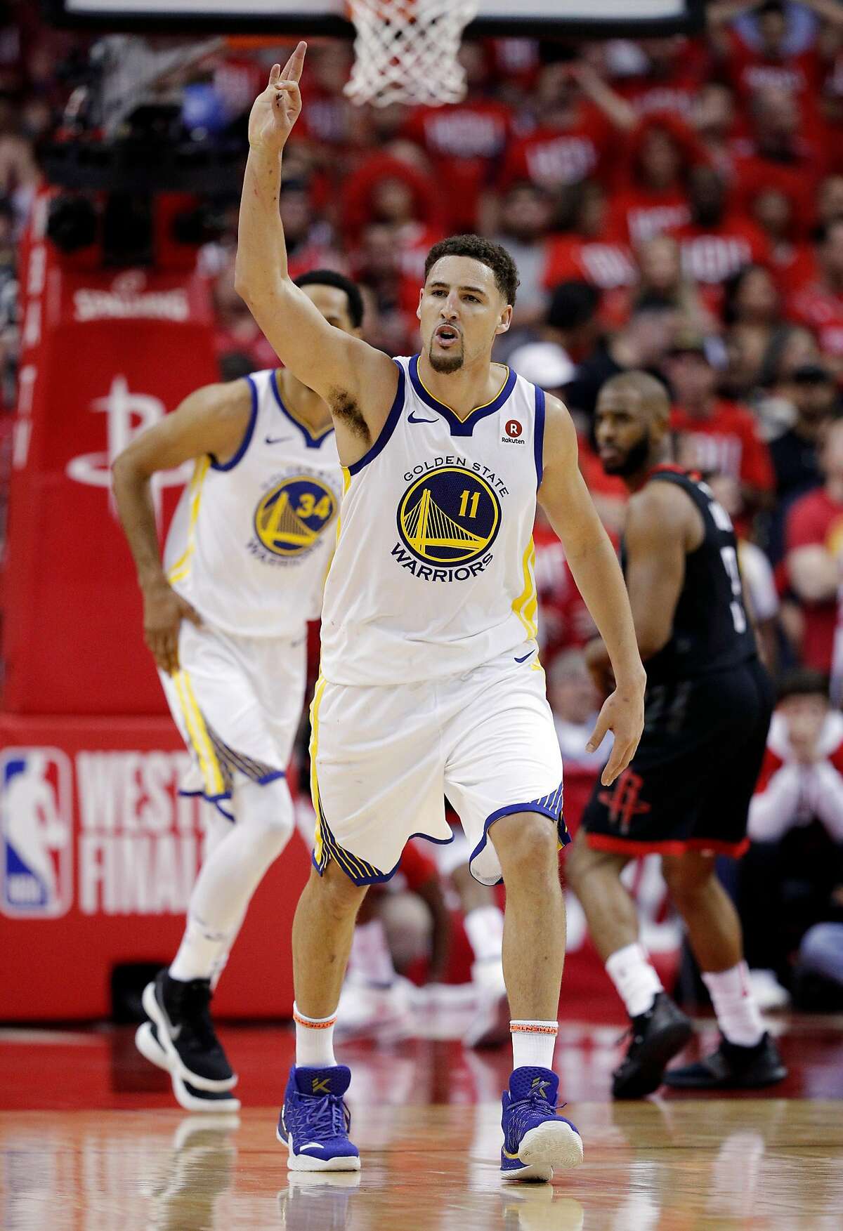 Everyone is loving the cheeky kiss Klay Thompson blew to Rockets fans
