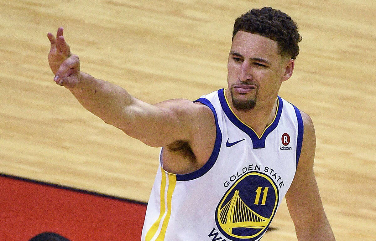 Everyone Is Loving The Cheeky Kiss Klay Thompson Blew To Rockets Fans 