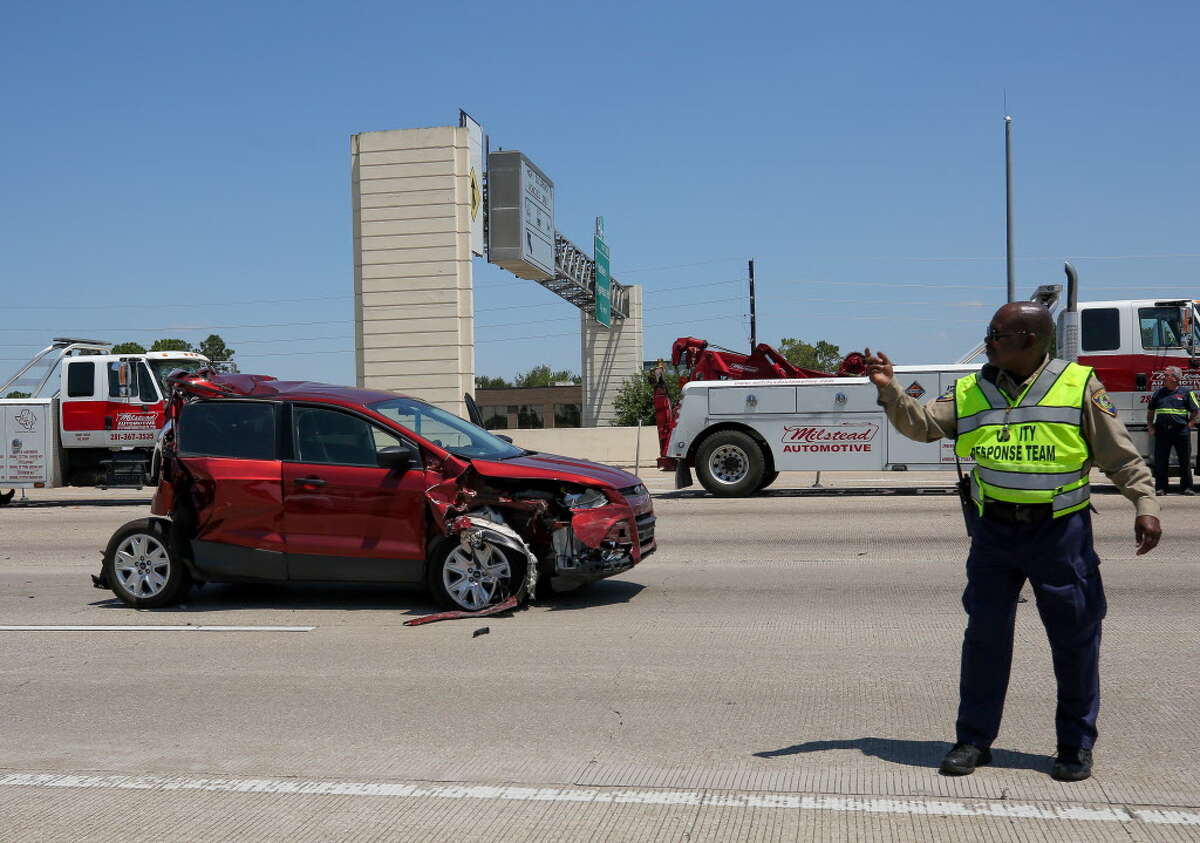 Fatal wreck shuts Katy Freeway near Texas 6