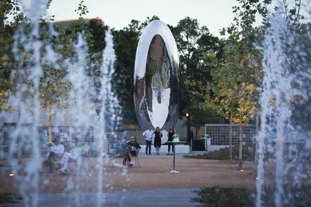 Anish Kapoor sculpture 