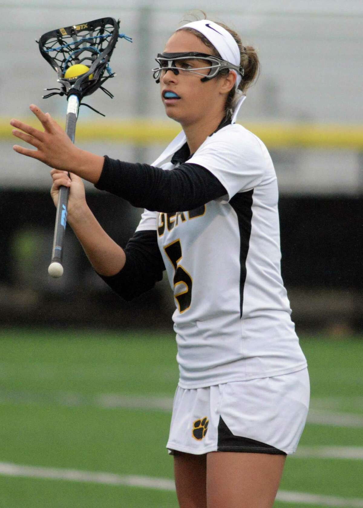 Girls Lacrosse Hand edges Branford