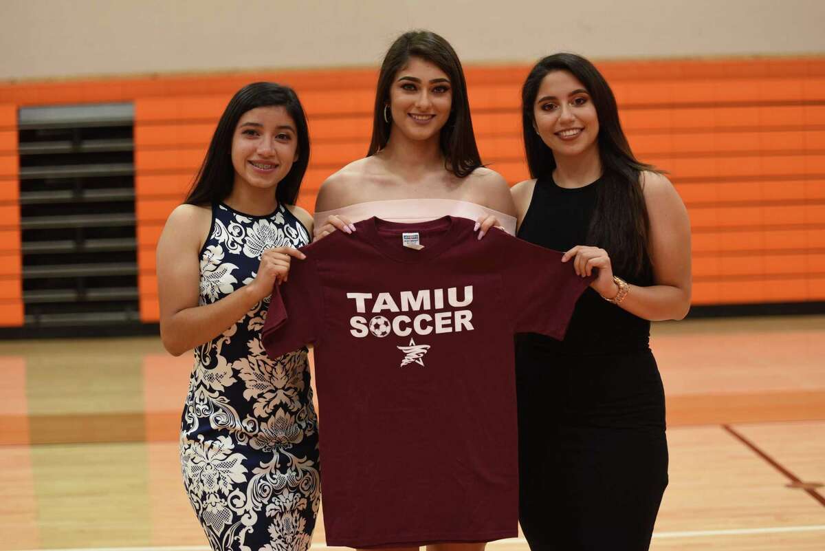Lady 'Horns trio signs with TAMIU