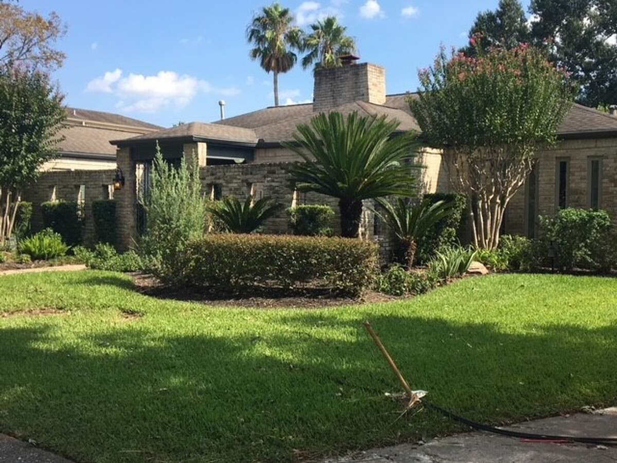 Flooded Meyerland houses to sell at auction