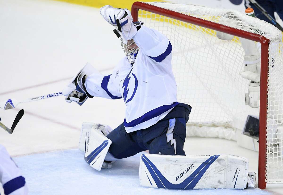 Lightning hold off Capitals to even series at 2-2