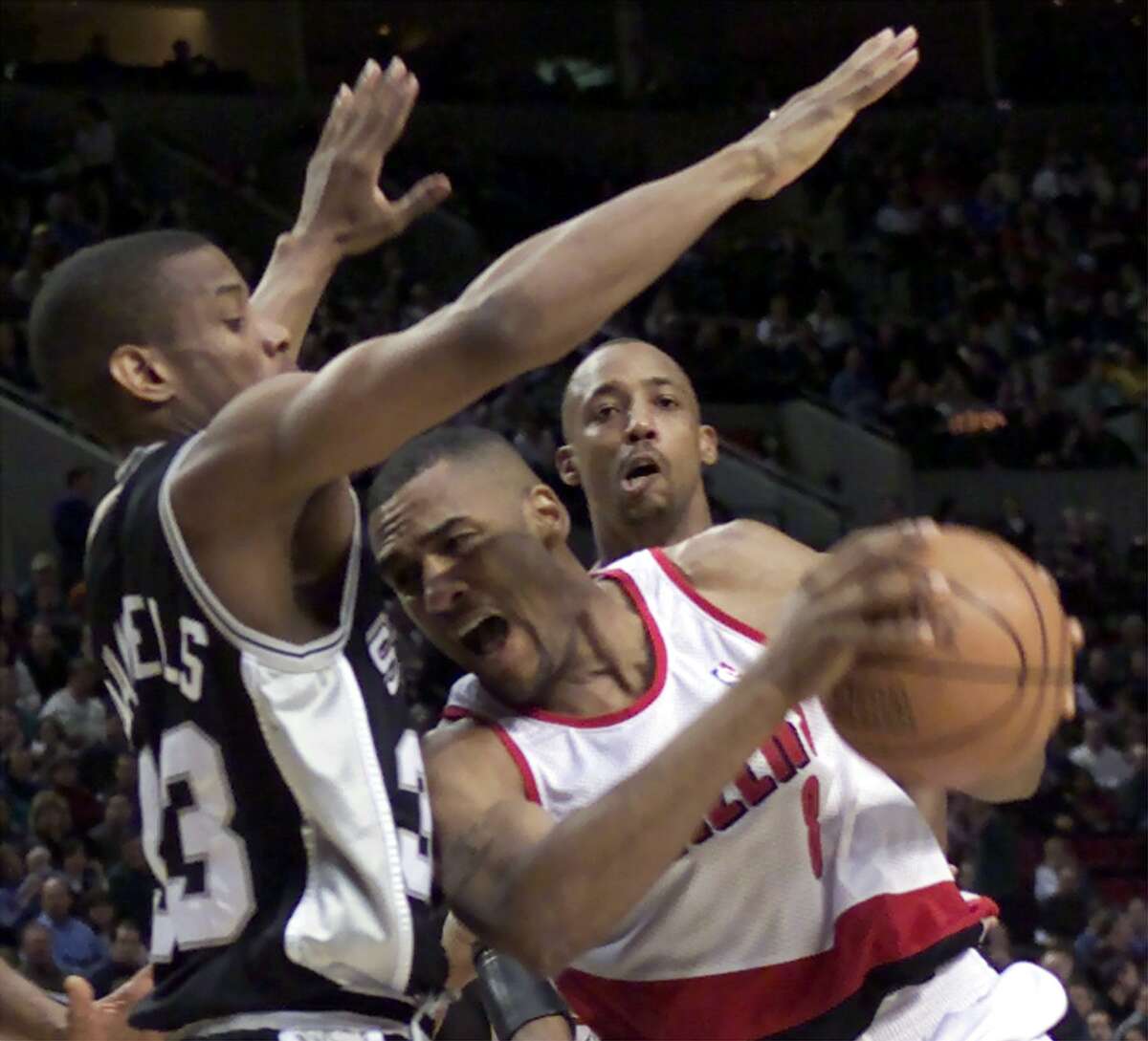 Steve Smith, battling former Spur and future teammate Antonio Daniels in 2001, said the Spurs might not have a choice to trade Kawhi Leonard if Leonard and his representatives don’t want to be in San Antonio.