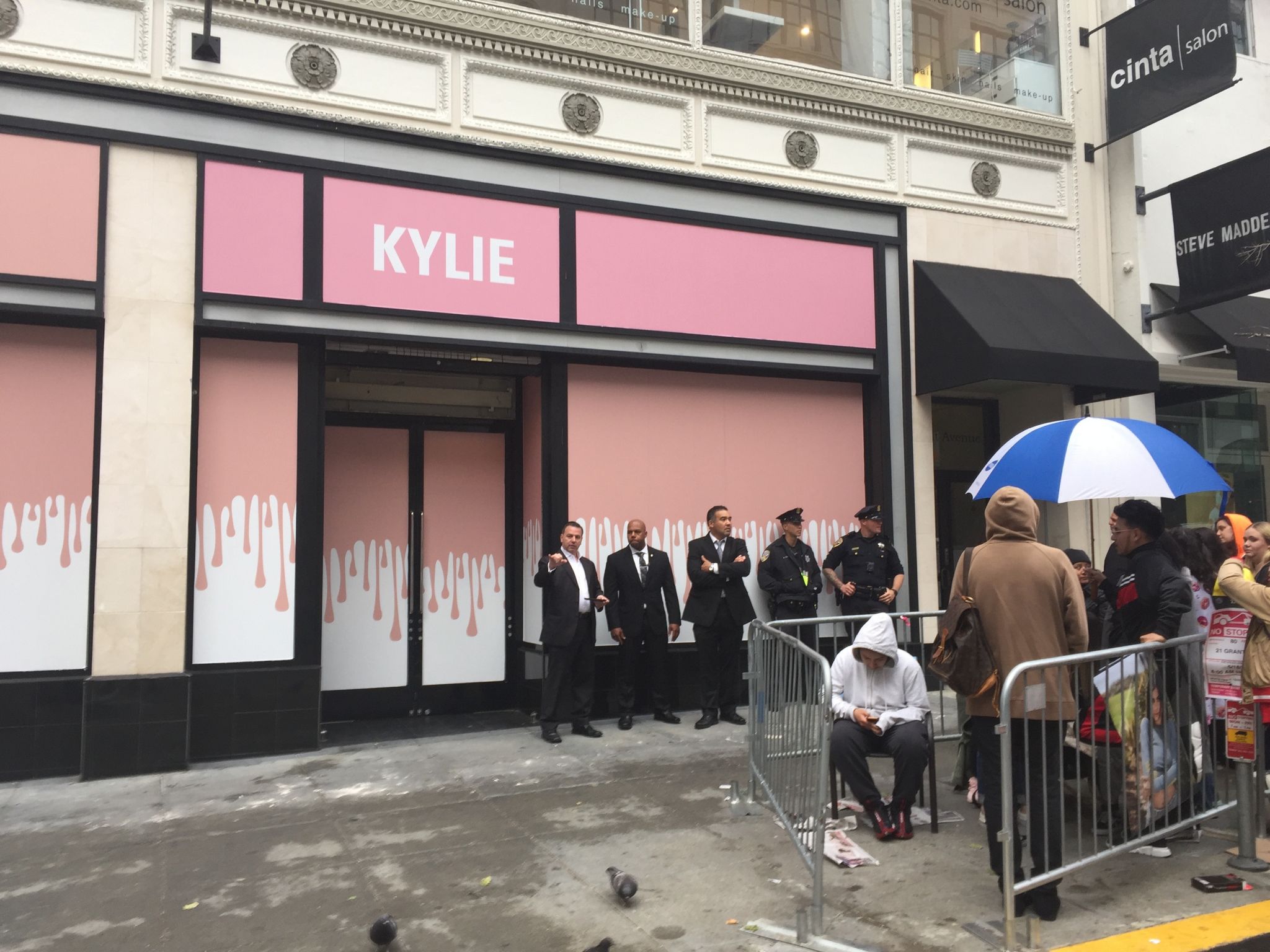 Kylie Jenner's Pop-Up Shop Opening is Madness!: Photo 3824830