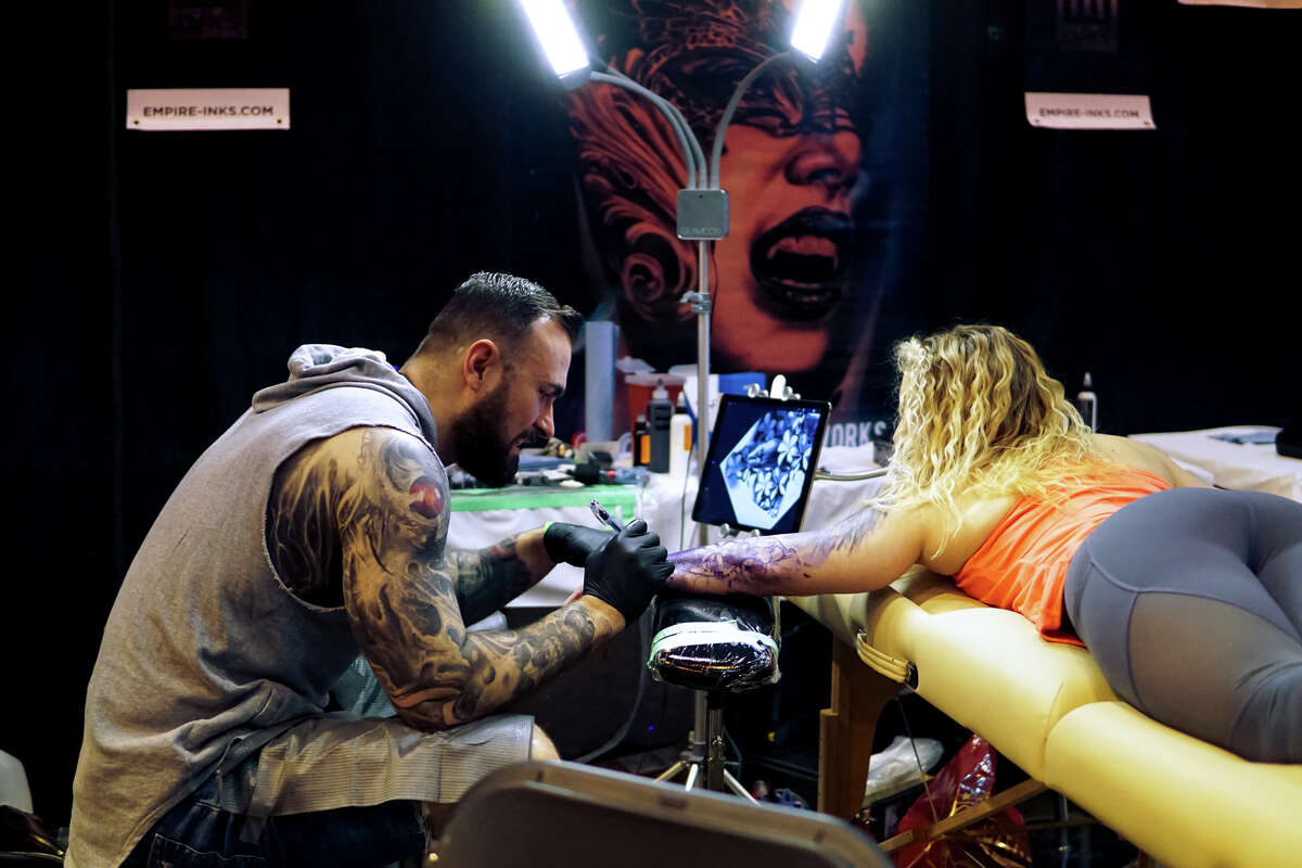 Tattoo convention draws inked bodies as living art | Milwaukee Independent