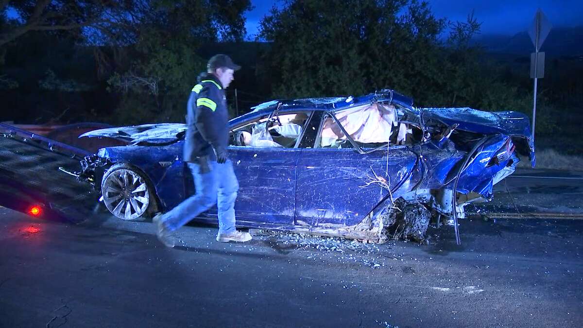 Tesla in fatal pond crash not on Autopilot, company says