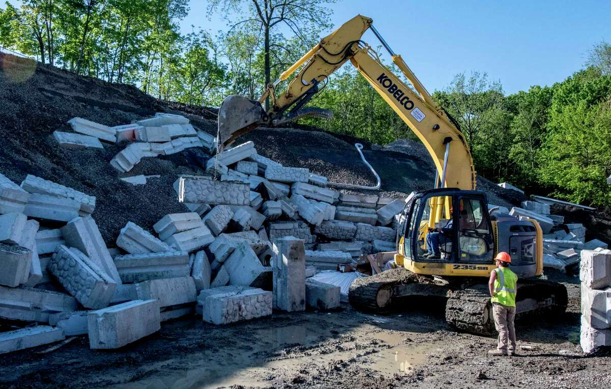 After collapse, Troy retains engineer to design new wall behind Stewart's