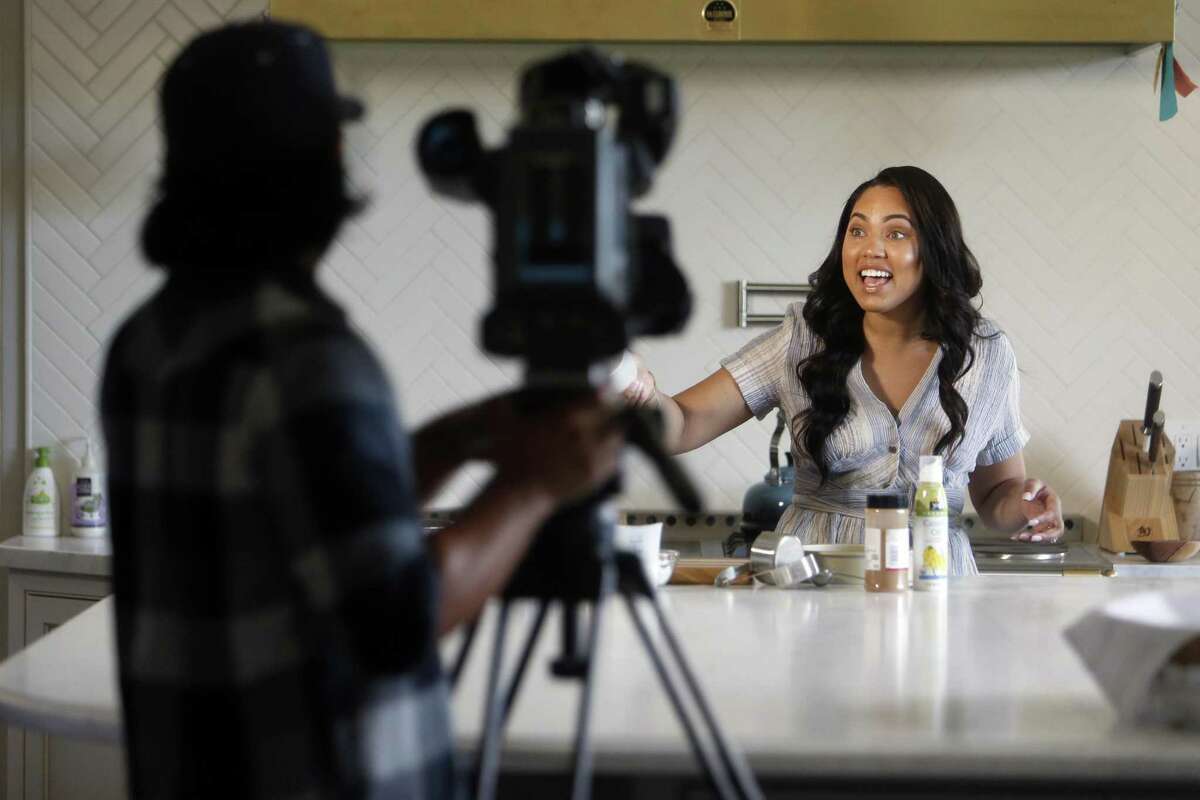 Ayesha Curry Scores Competitive Cooking Show As Producer Host