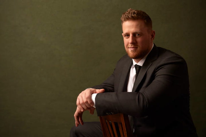 Houston Texans star JJ Watt posts photo to support USO's #Flex4Forces  campaign