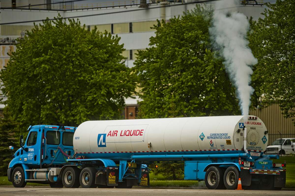 Bad valve causes carbon dioxide leak