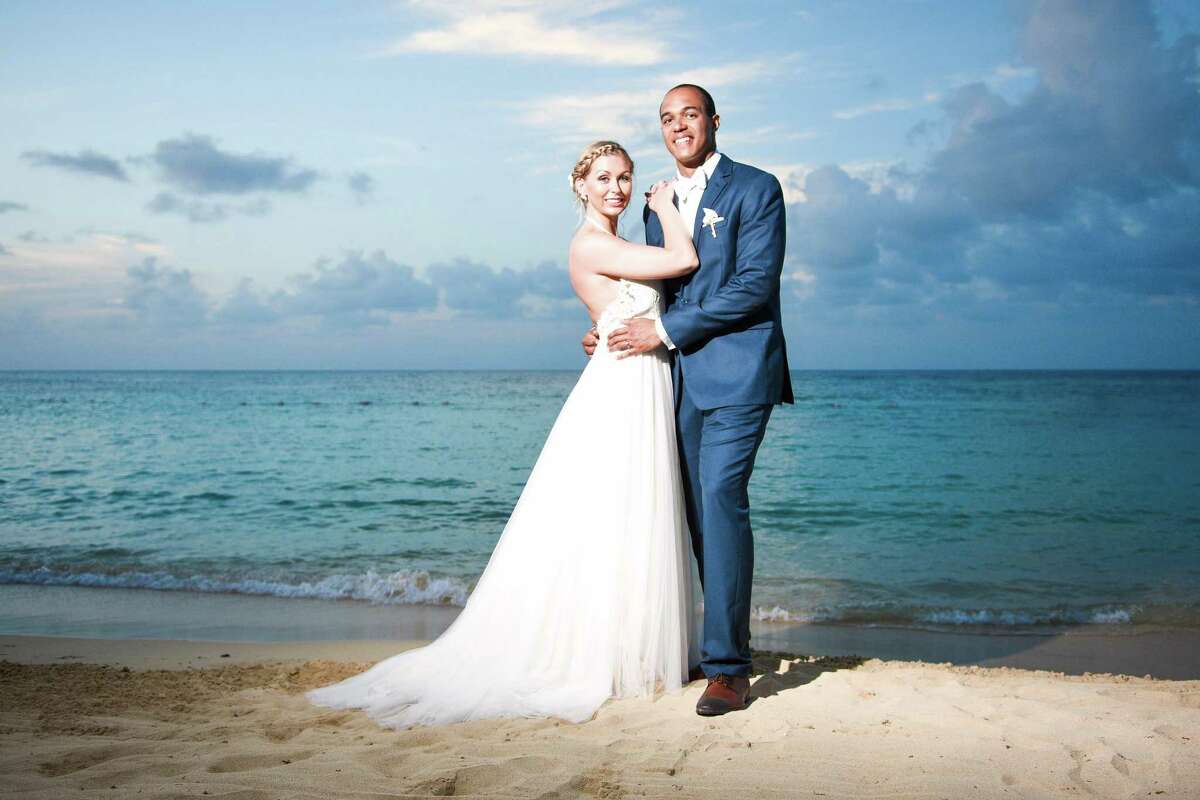 Talk about an incredible wedding photo! KENS noon anchor Aaron Wright and his bride, Katie, enjoyed seaside nuptials with family, friends at Sandals resort in Jamaica.