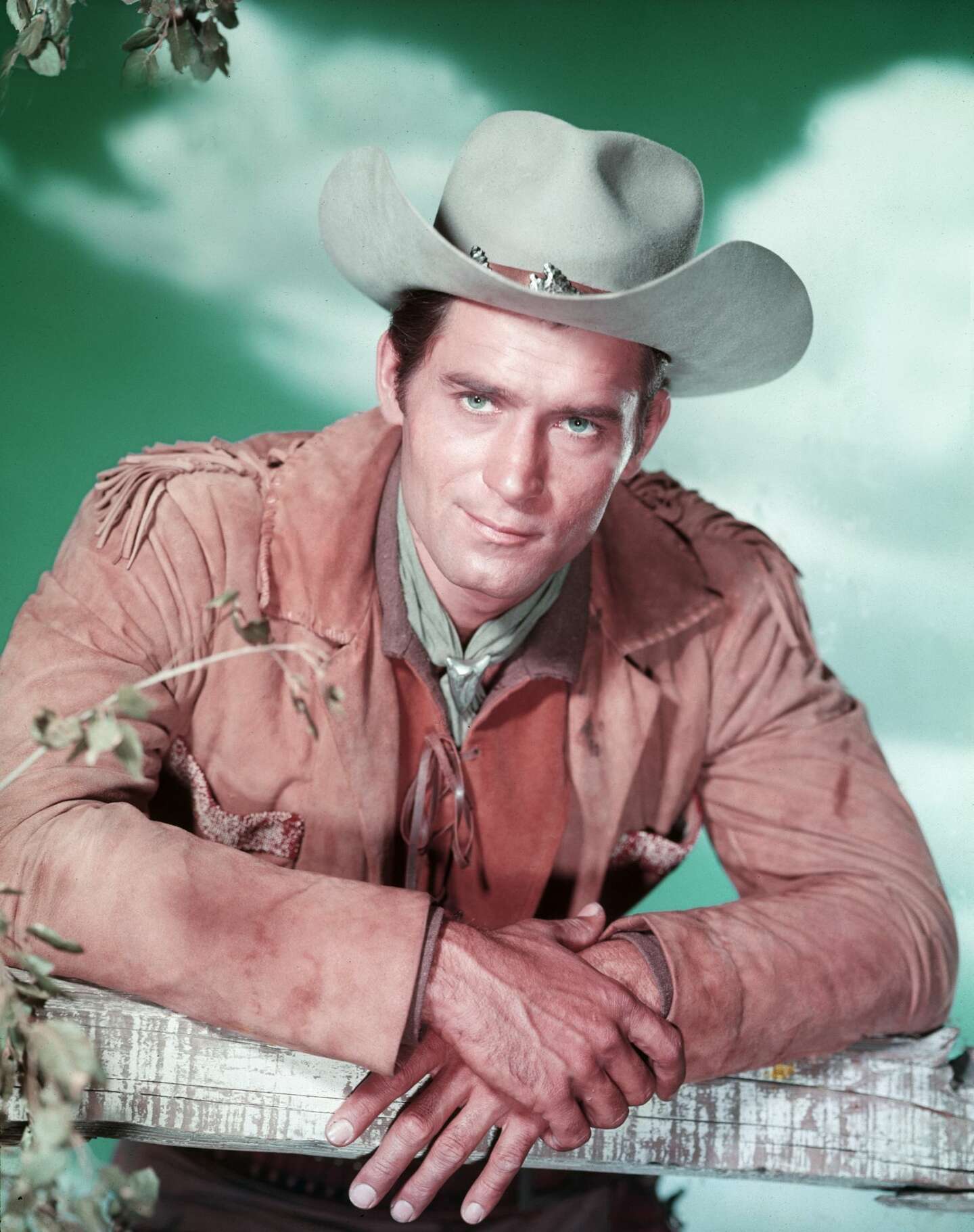 Clint Walker, towering western star, is dead at 90